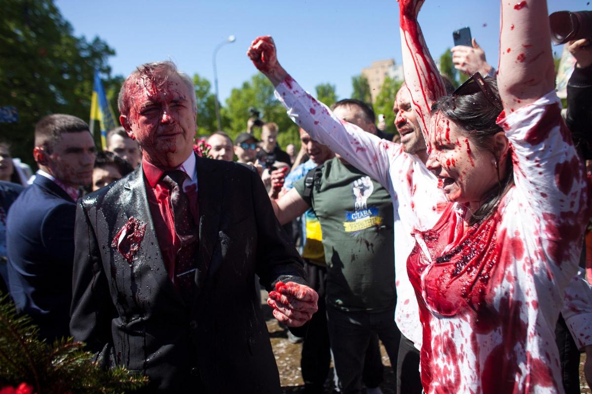 Russian ambassador to Poland hit with red paint by protesters | Basingstoke  Gazette