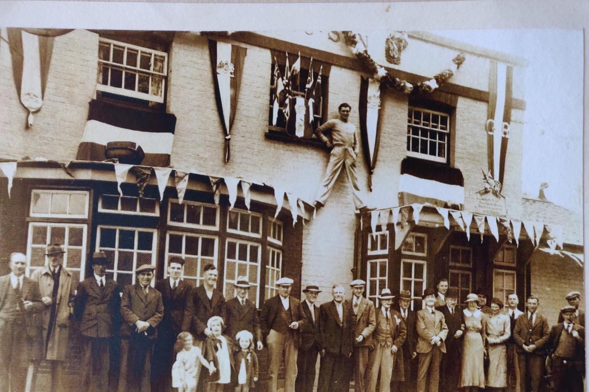Customers outside The Rising Sun pub in Basingstoke in 1935 as part of the silver jubilee of King George V