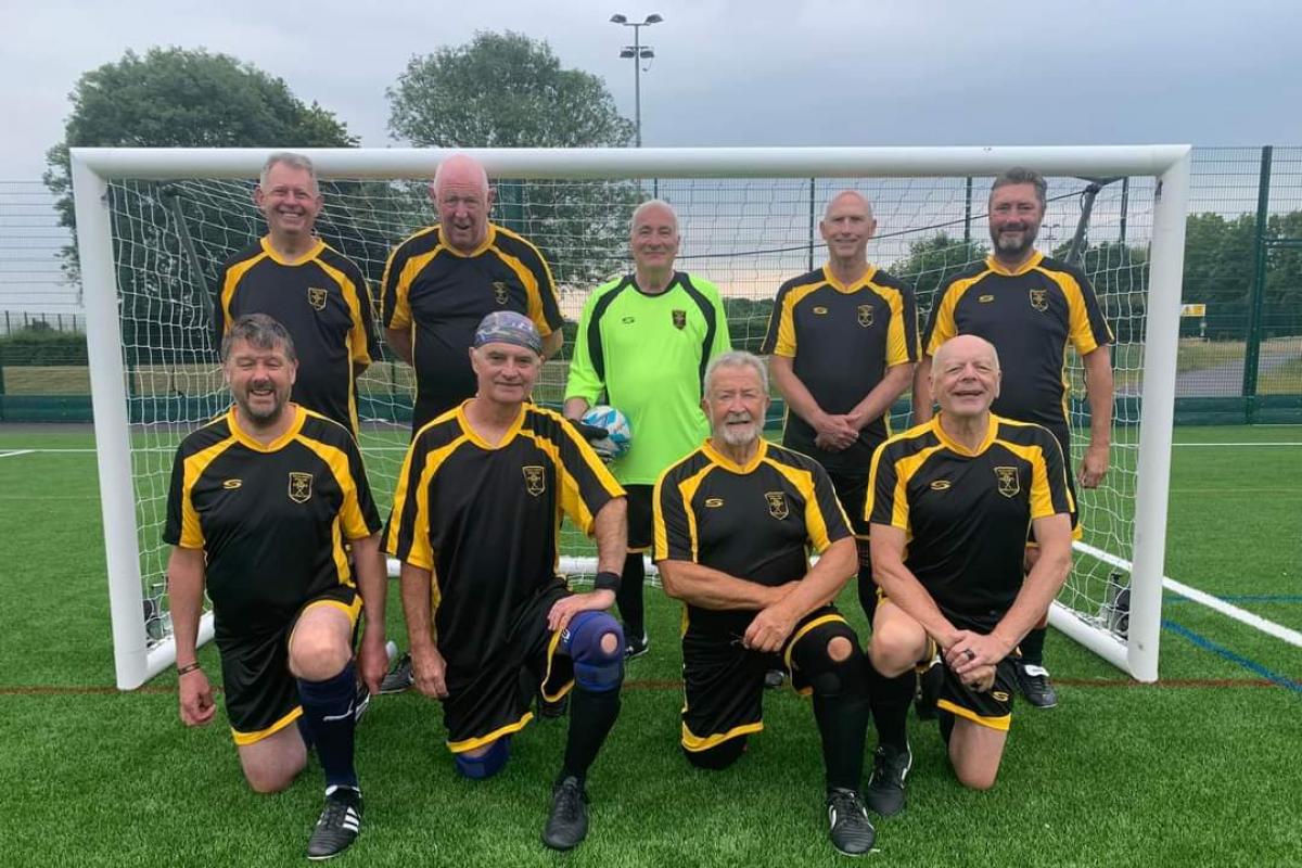 Players of Tadley Statin Strollers FC. (Front row L-R) John Whitehall, Wayne Buckland, Pete  ‘The Feet’ Franks, Jim Fleming; (Back row L-R) Mike Holton, Dave Underwood, Pete ‘The Gloves’ Butcher, Andy Grove, Nick Hart.