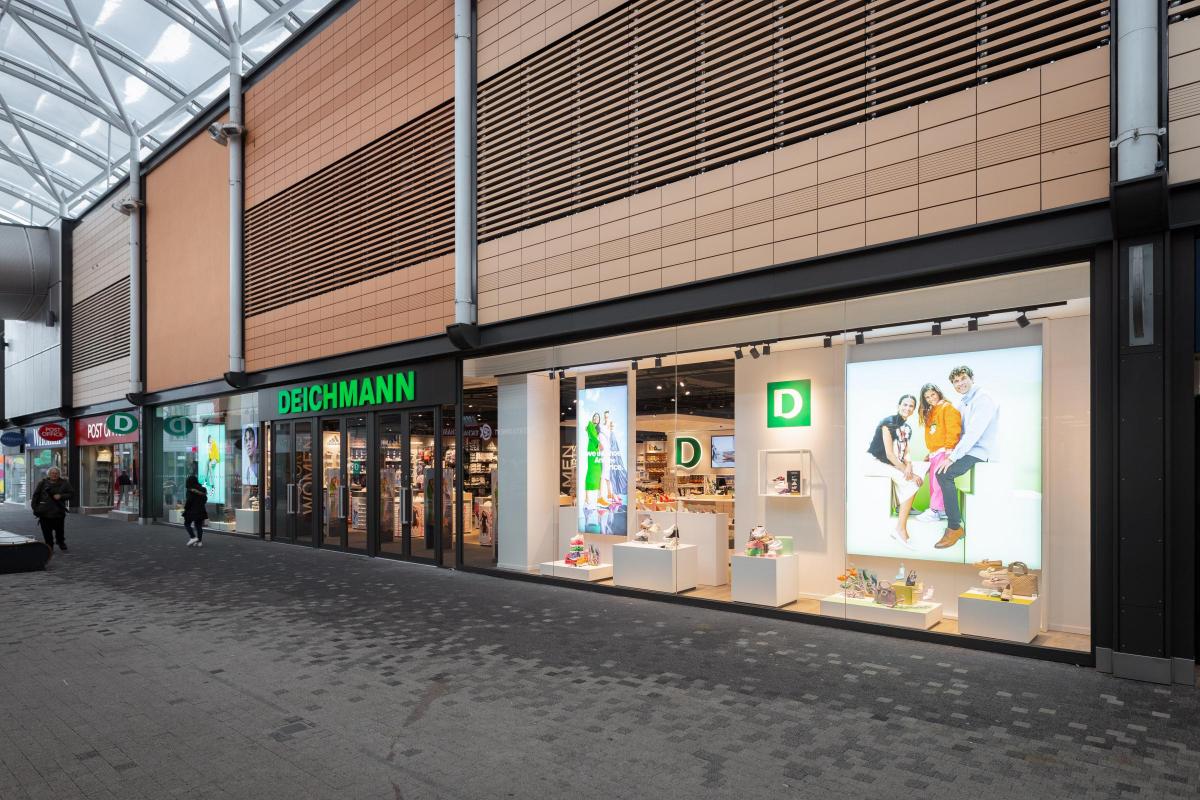 Ung dame drikke Rotere Refurbished Basingstoke shoe store Deichmann opens in The Malls |  Basingstoke Gazette